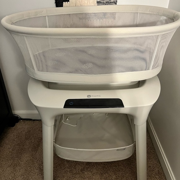 White Baby Bassinet- 4moms momma roo - Picture 1 of 3